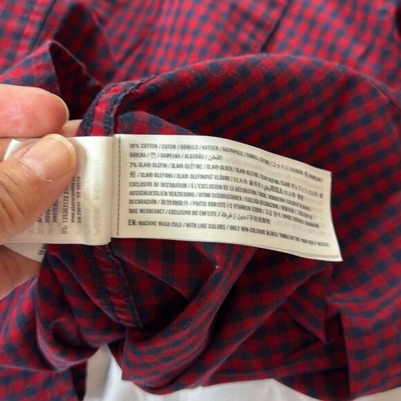 Abercrombie and Fitch mens plaid button up shirt size medium red blue preppy aca - Picture 7 of 7